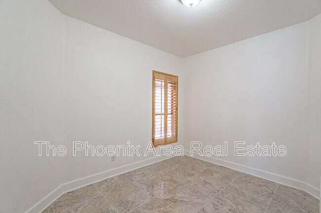 Building Photo - 4663 S Oleander Dr
