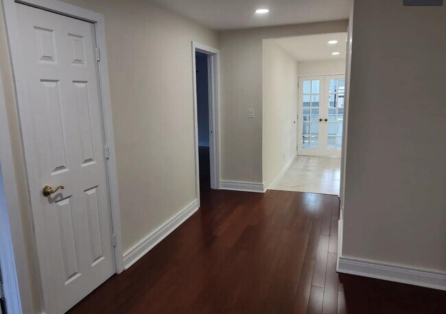 Building Photo - 3642 Gulfstream Rd