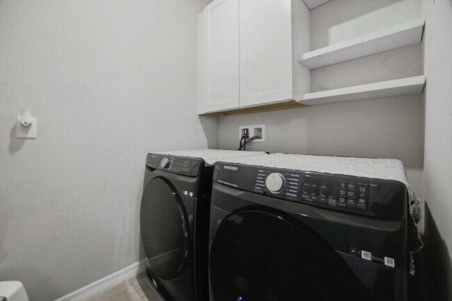 Building Photo - 5411 Bungalow Grove Ct