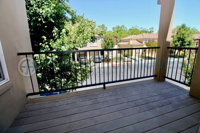 Building Photo - 75 Gann Way