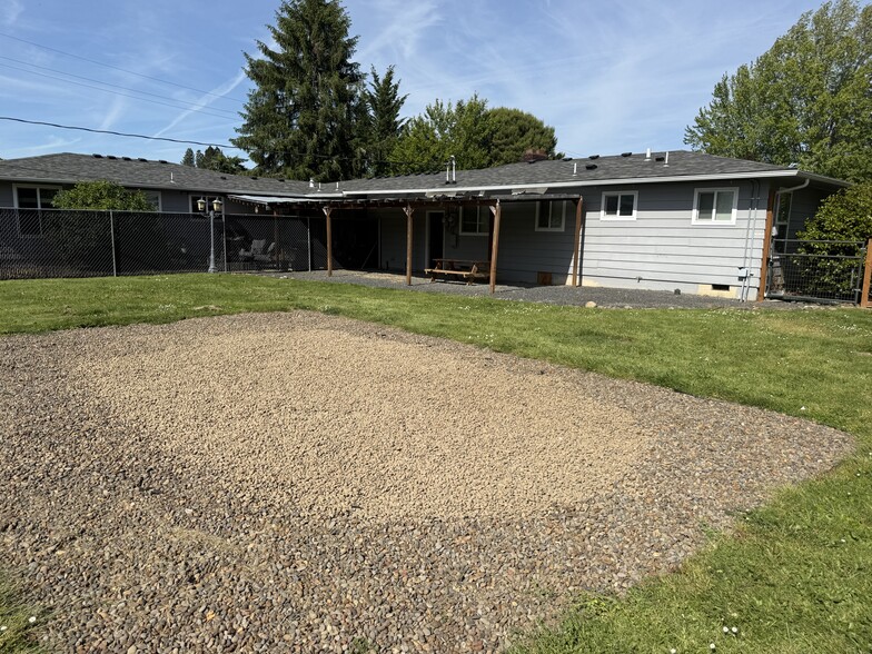 Building Photo - 406 Hillview Dr