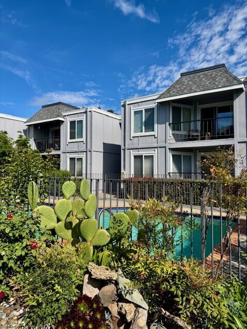 Building Photo - 1530 Sunnyvale Ave