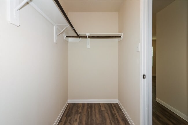 Building Photo - 6118 Peaceful Ridge Dr