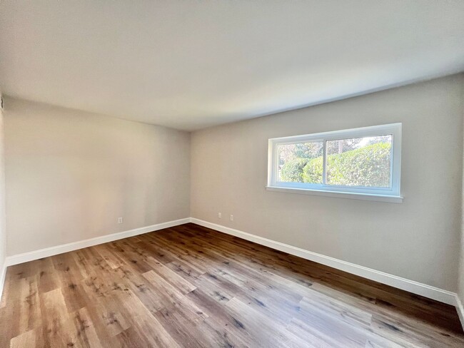 Building Photo - Newly Remodeled 2BD, 1.5BA Raleigh Condo i...