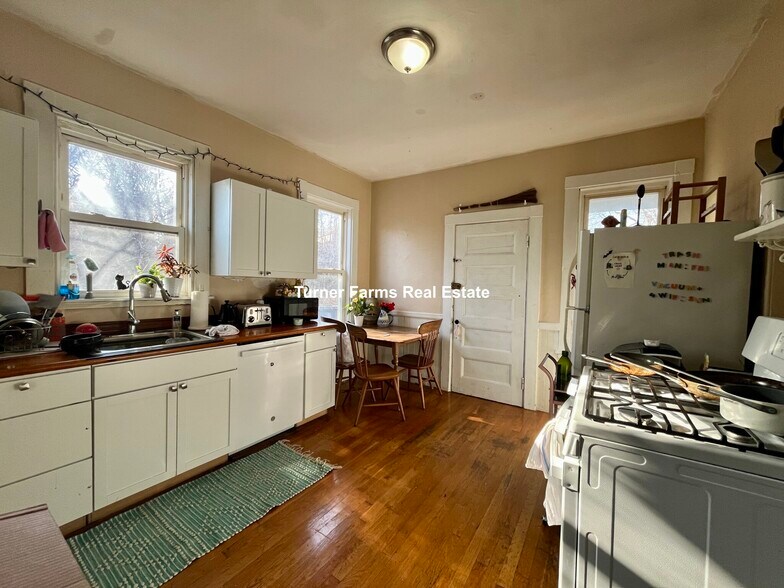 Building Photo - 803 Parker St