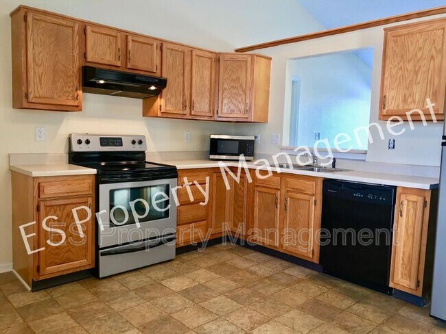 Building Photo - 5742 Ashcroft Dr