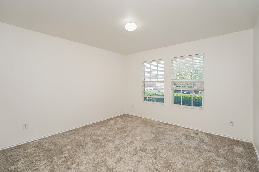 Building Photo - 5328 Lava Rock Dr