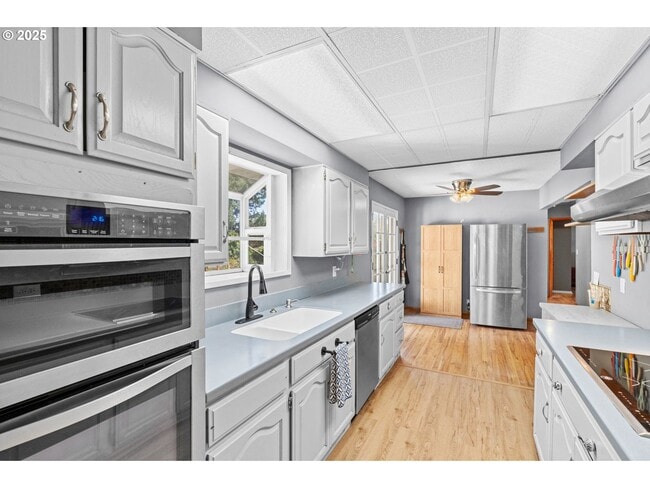 Building Photo - Quarter Acre Comfort