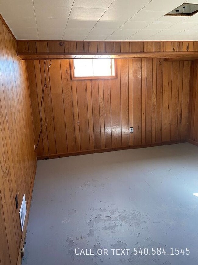 Building Photo - 3713 Colonial Ave