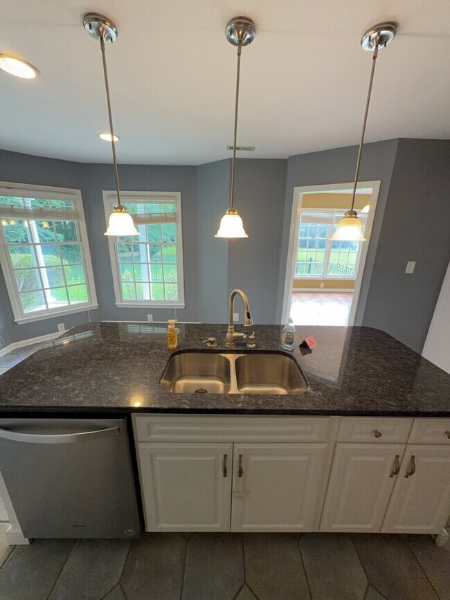 Building Photo - Beautiful 4 Bedroom, 3 Bath Home-211 Bethesda Ct.