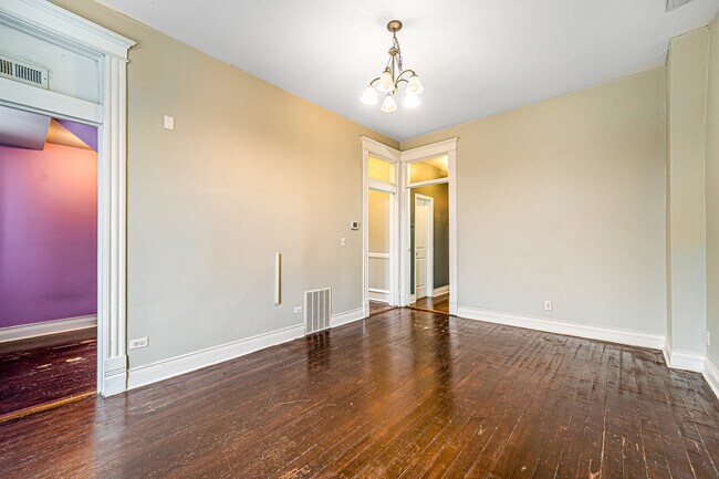 Building Photo - 2042 W Cullerton St