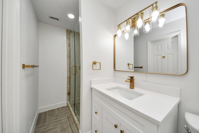 Building Photo - 1719 Saddlecreek Dr