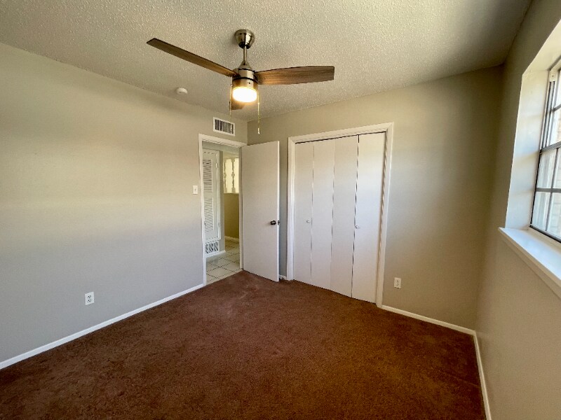 Building Photo - 8631 Mettler Dr