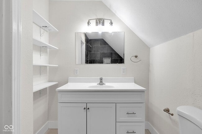 Building Photo - 3160 Graceland Ave