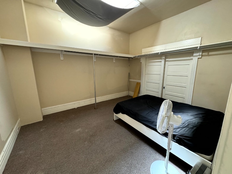 Building Photo - 1348 Park St