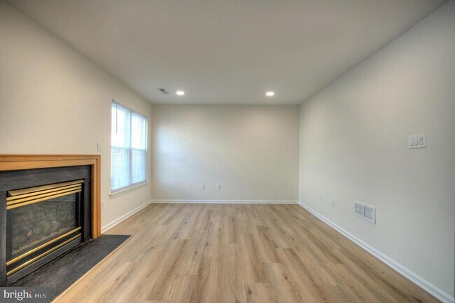 Building Photo - 18 Alexandra Ct