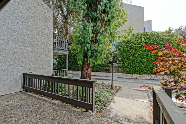 Building Photo - SPACIOUS, 2-STORY, 3BR2.5BA LAKESIDE CONDO...