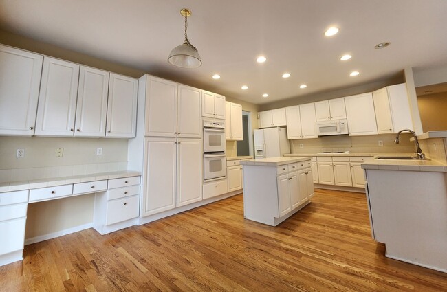 Building Photo - Great Saddle Rock Heights Home! 5 Bedroom ...