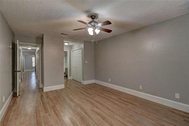 Building Photo - 601 Ridgefield Dr