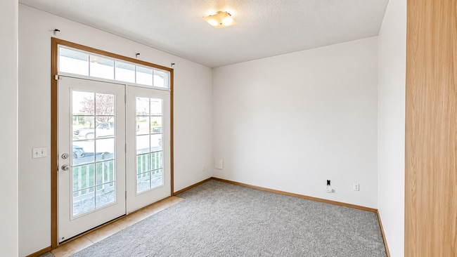 Building Photo - Pet friendly 3 bedroom home availanle June 1st!
