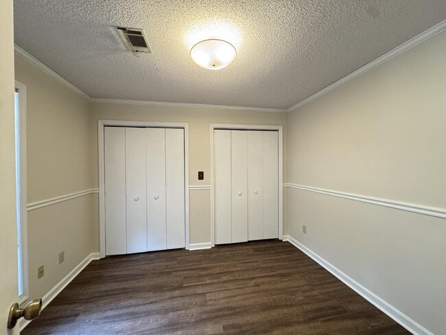 Building Photo - 327 Bonnie Dr