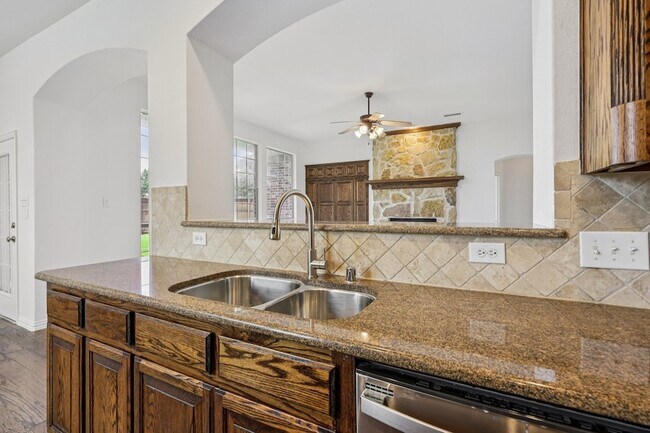 Building Photo - 11295 Apple Valley Dr