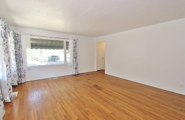 Building Photo - 1210 N 20th St