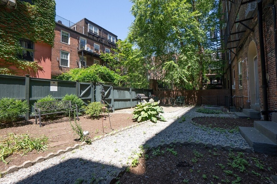 Building Photo - 65 Hancock St