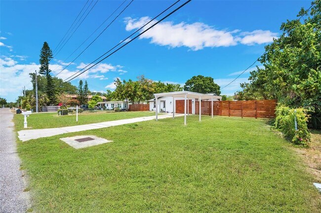 Building Photo - 208 Palmetto Rd W