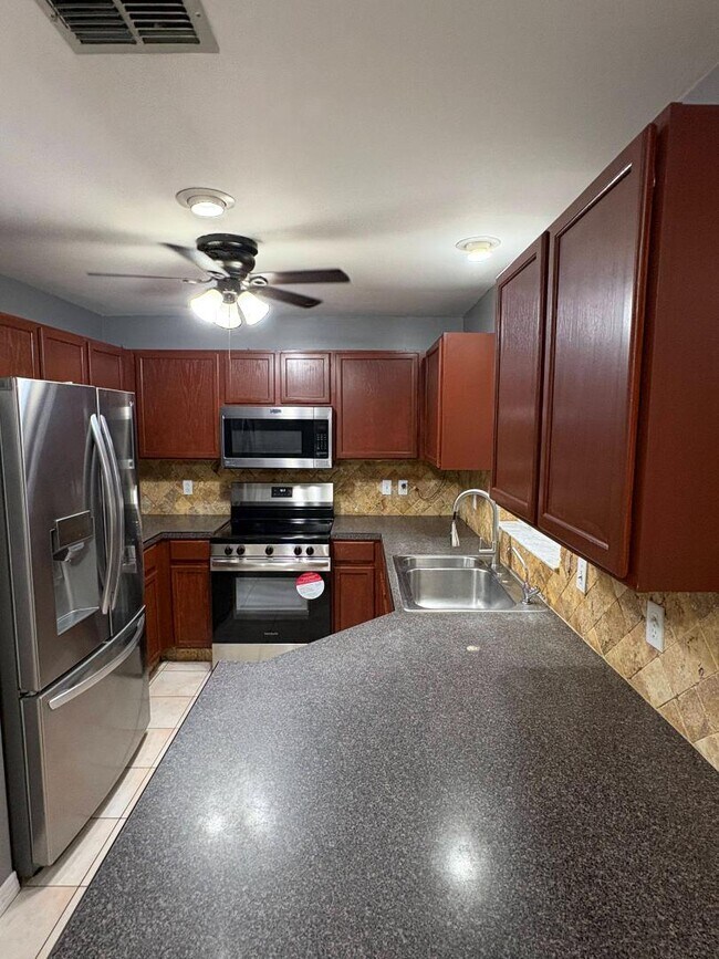Building Photo - 436 Mango Cir
