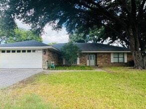 Building Photo - Amazing Midway ISD Home