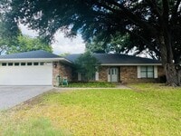 Building Photo - Amazing Midway ISD Home