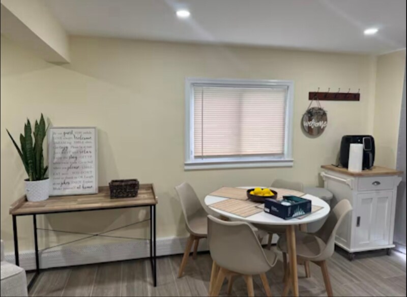 Building Photo - 9 Collingswood Dr