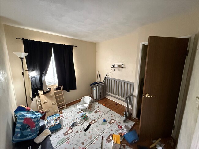 Building Photo - 1415 Wishart Pl