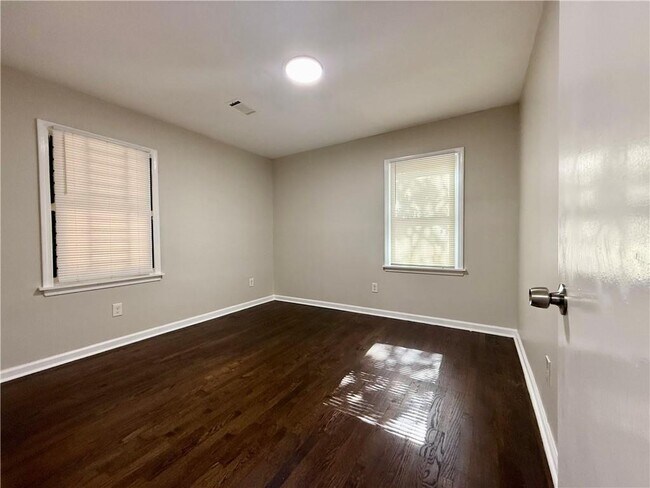 Building Photo - 1910 Wildwood Dr