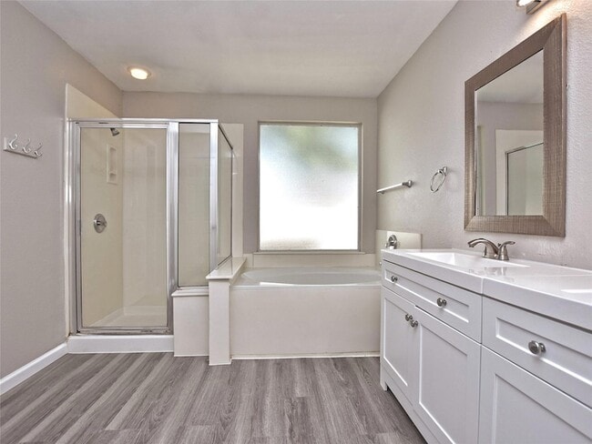Building Photo - 2300 Amy Lynn Ln