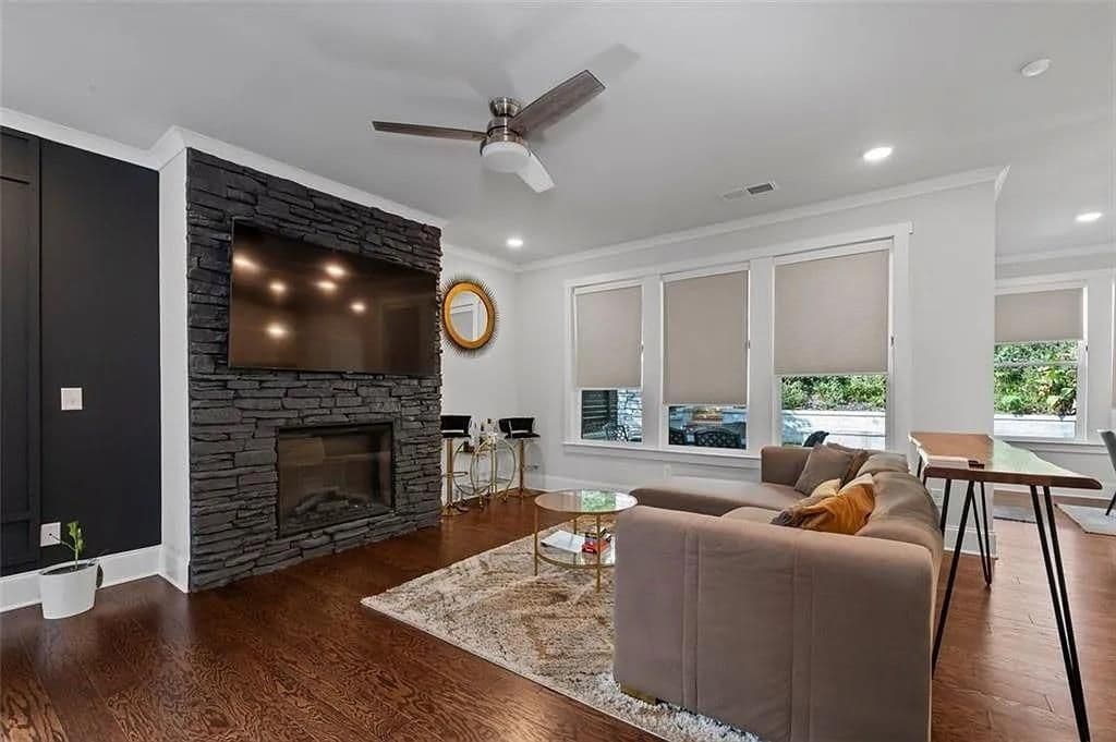 Building Photo - 813 Coleman St SW