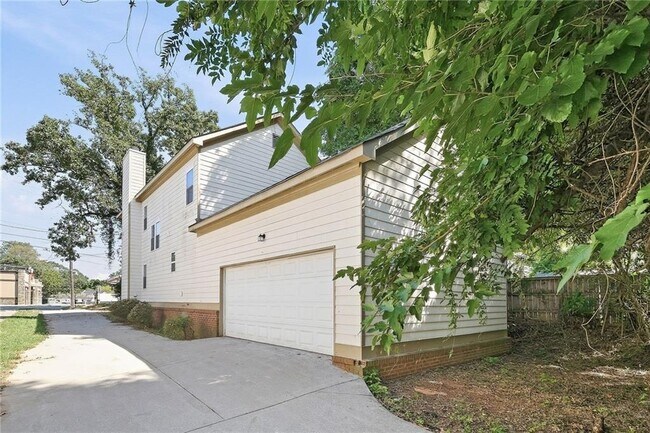 Building Photo - 1607 Jonesboro Rd SE