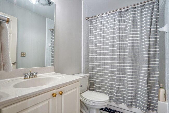 Building Photo - 958 Glenverness Dr