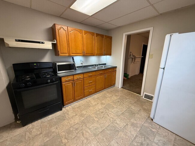 Building Photo - Cozy Home - Munhall