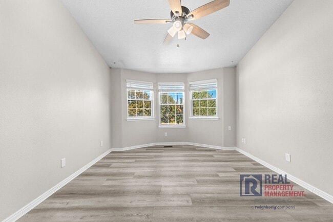 Building Photo - Beautiful 4 Bedroom Single Family Home For...