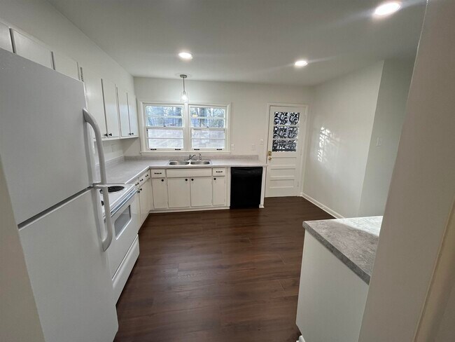 Building Photo - 329 Fairfield Cir