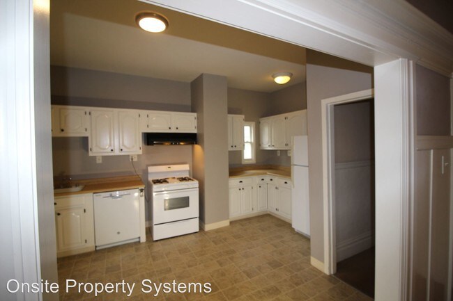 Building Photo - 3 br, 1.5 bath Apartment - 166 Carl Street