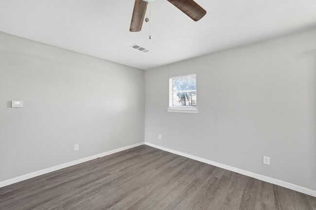 Building Photo - 2721 Ash Park Dr