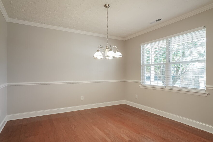 Building Photo - 2304 Charny Dr