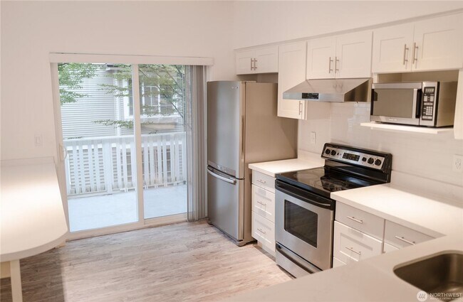 Building Photo - 2Bd/2.25Ba Redmond Townhouse