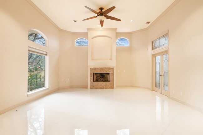 Building Photo - 3 Bedroom/2 Bath Stone Oak Subdivision
