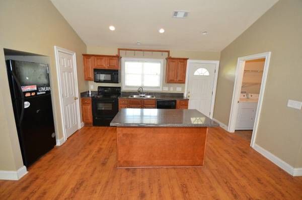 Building Photo - 4bed/4bath in Eagles Landing for JULY!