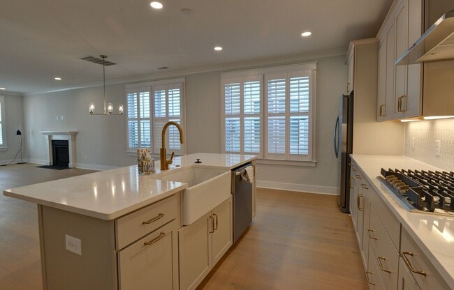 Building Photo - 4 Bedroom 3.5 Bath House in Twin Lakes - J...