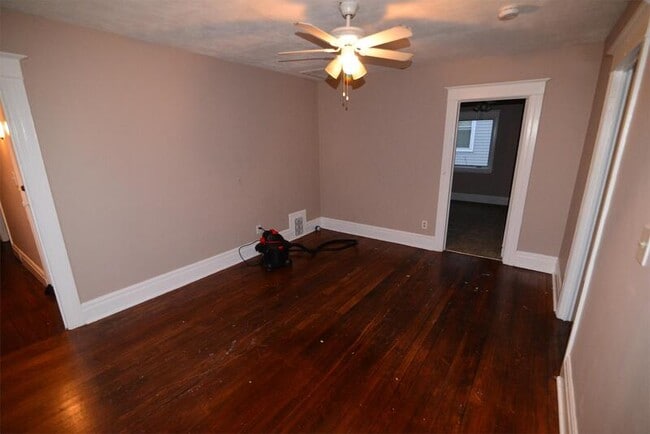Building Photo - 702 Emmet St